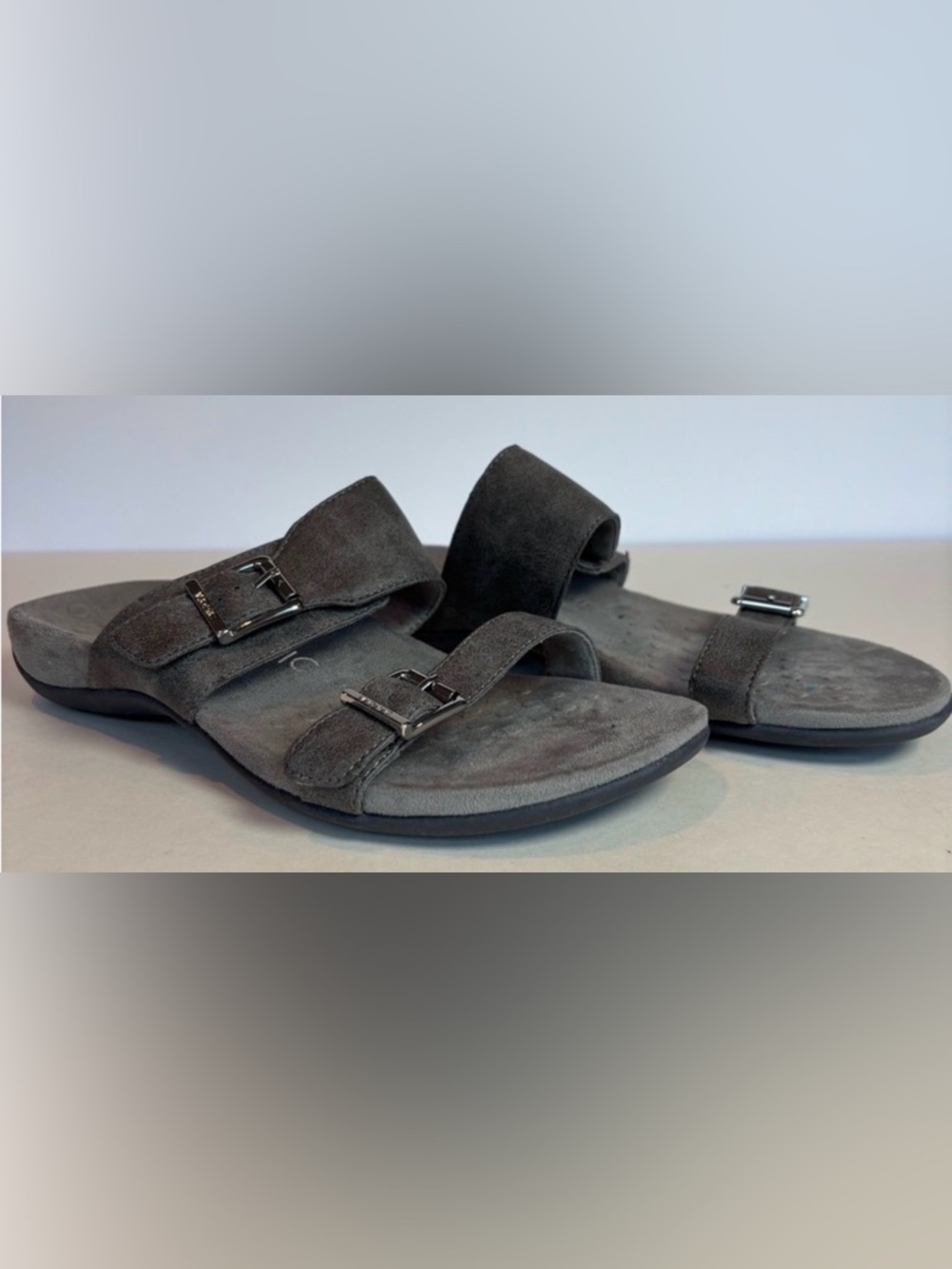 Vionic Orthaheel Gray Suede Buckle Slide Sandals Women’s Size 8 Wide